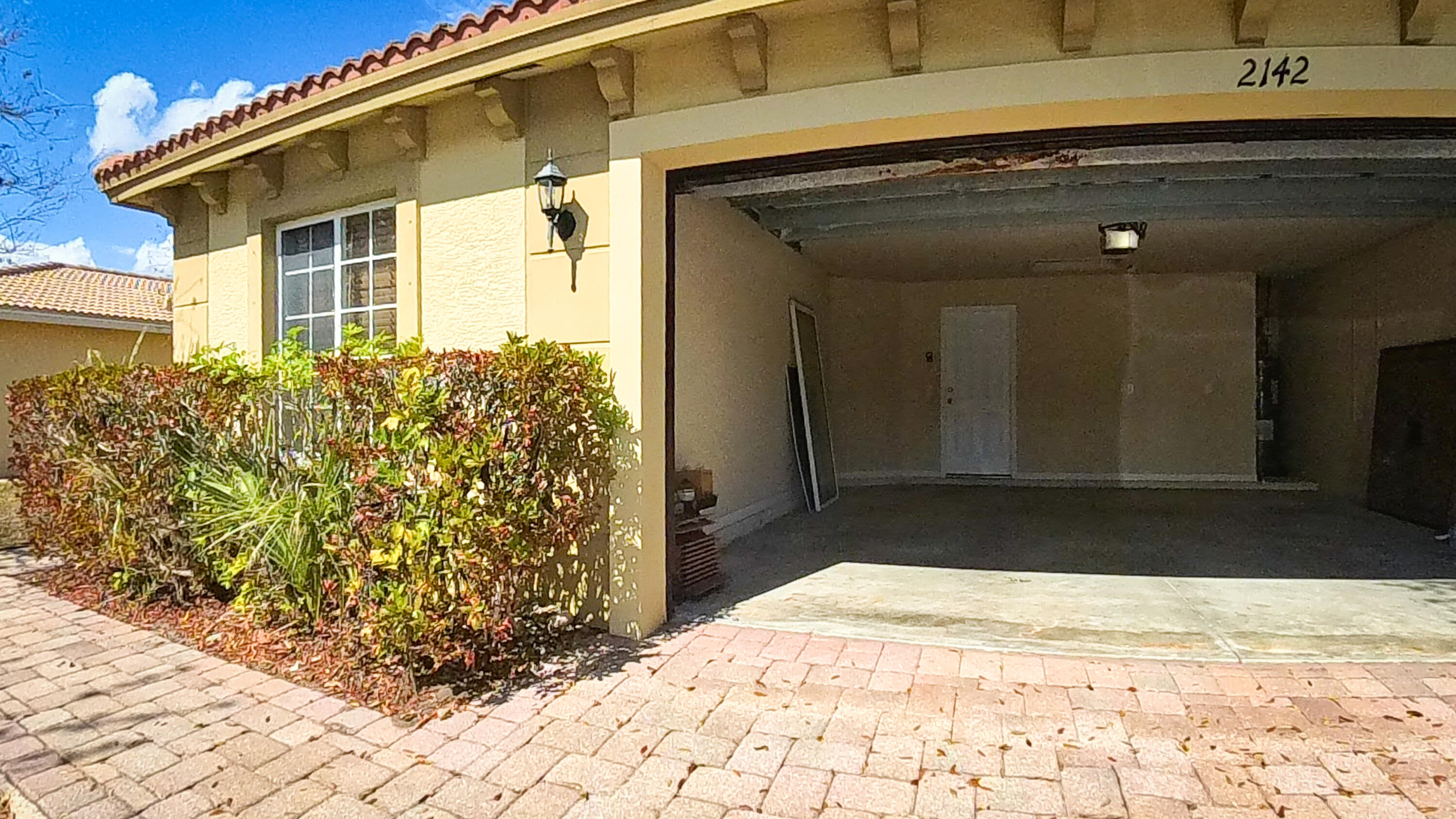 2142 SW Newport Isles Boulevard