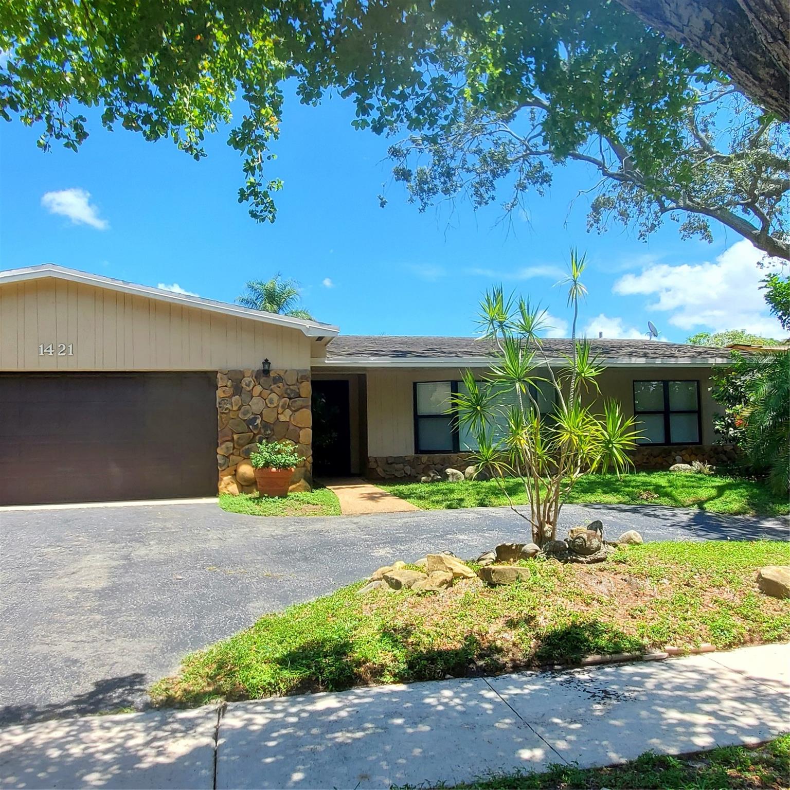 1421 NW 114th Ave
