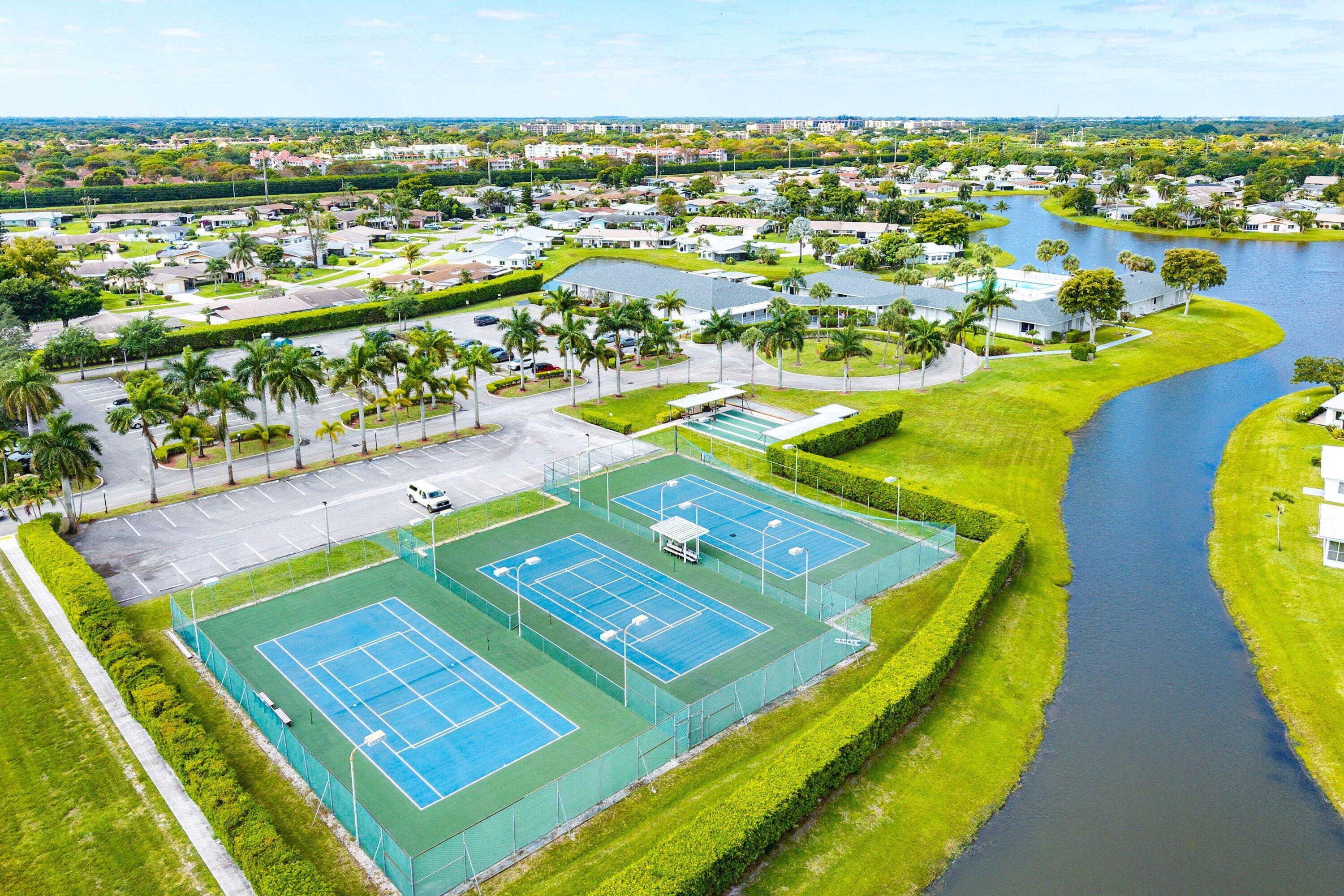 DELRAY VILLAS 4 - Residential