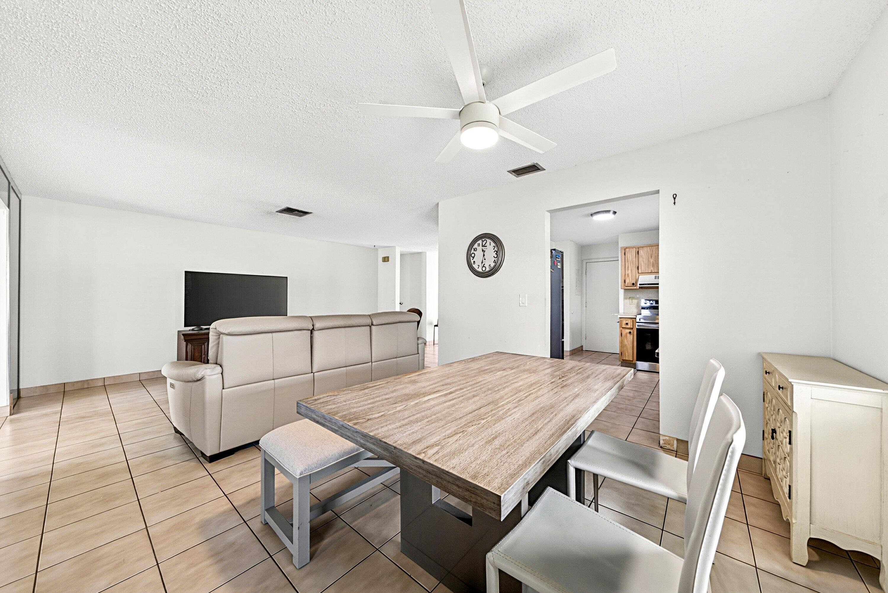 DELRAY VILLAS 4 - Residential