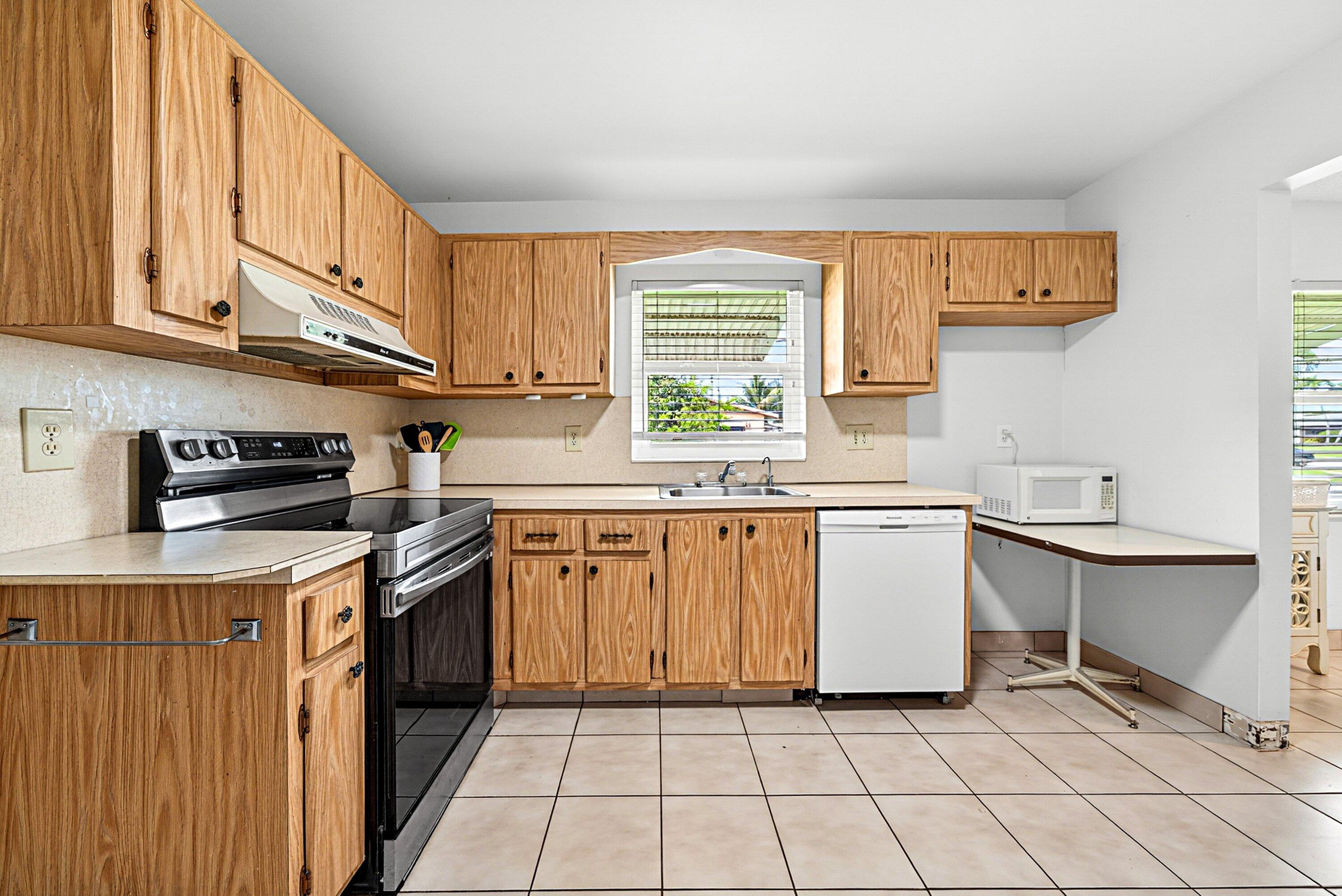 DELRAY VILLAS 4 - Residential