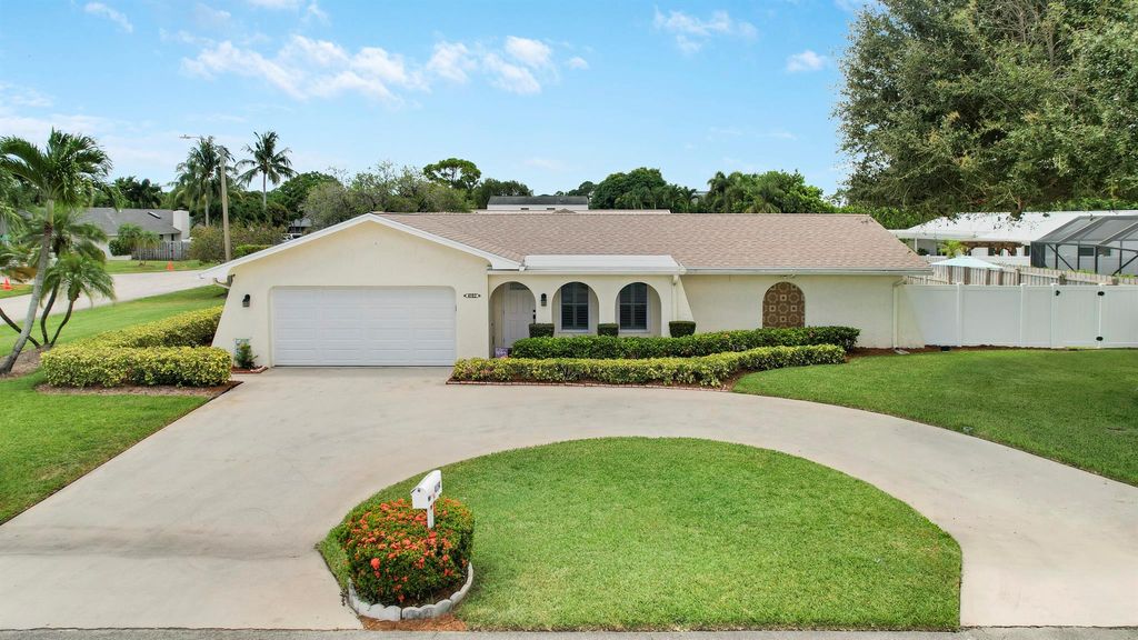 Photo of 4192 Elm Avenue, Palm Beach Gardens, FL 33410 (MLS # R11112213)