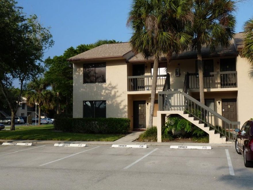 Beautiful second floor end unit overlooking the community pool and tennis courts. Close to shopping, town center, FAU, and beaches.