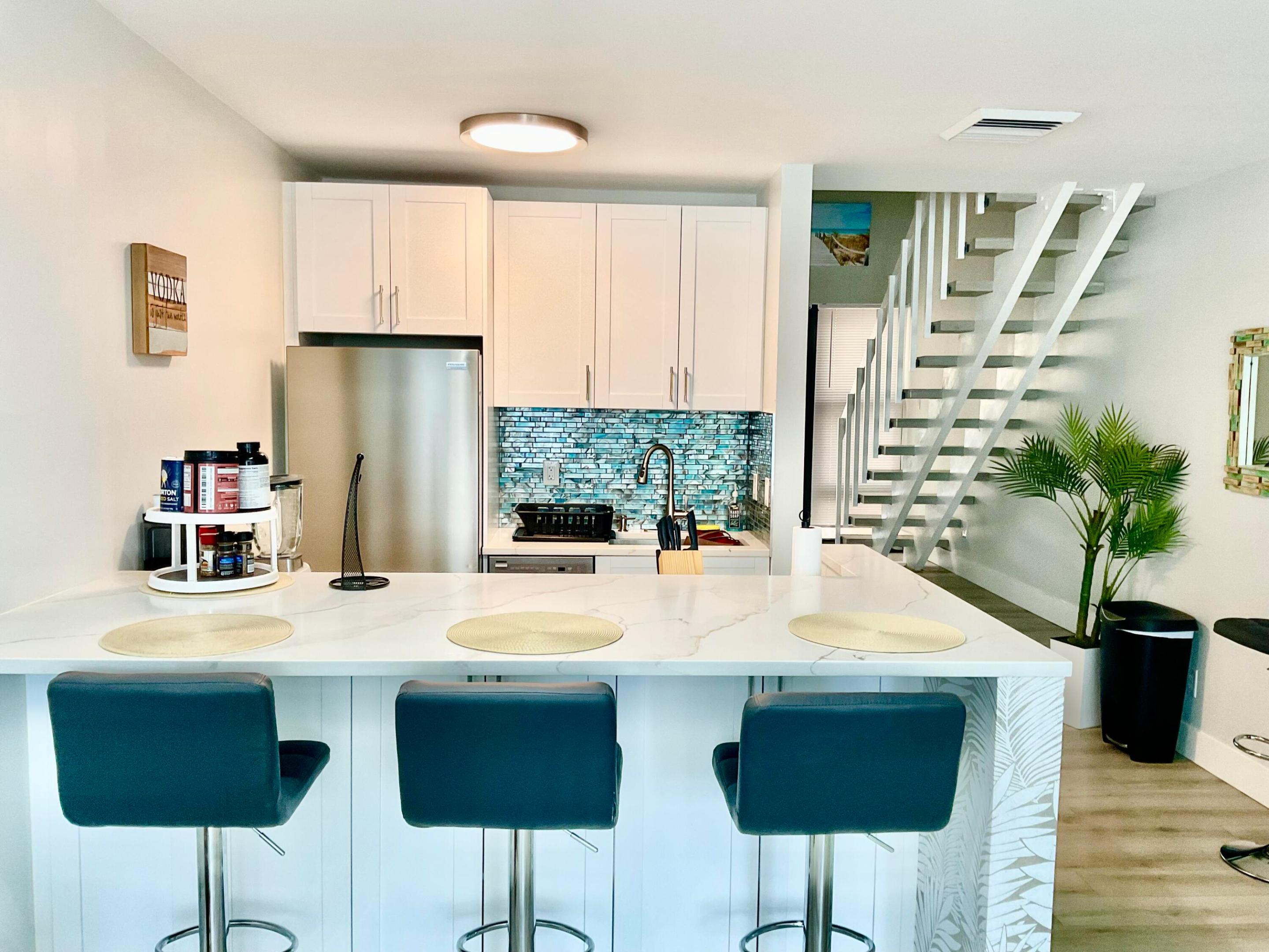 MAYFAIR HOUSE CONDO - Residential