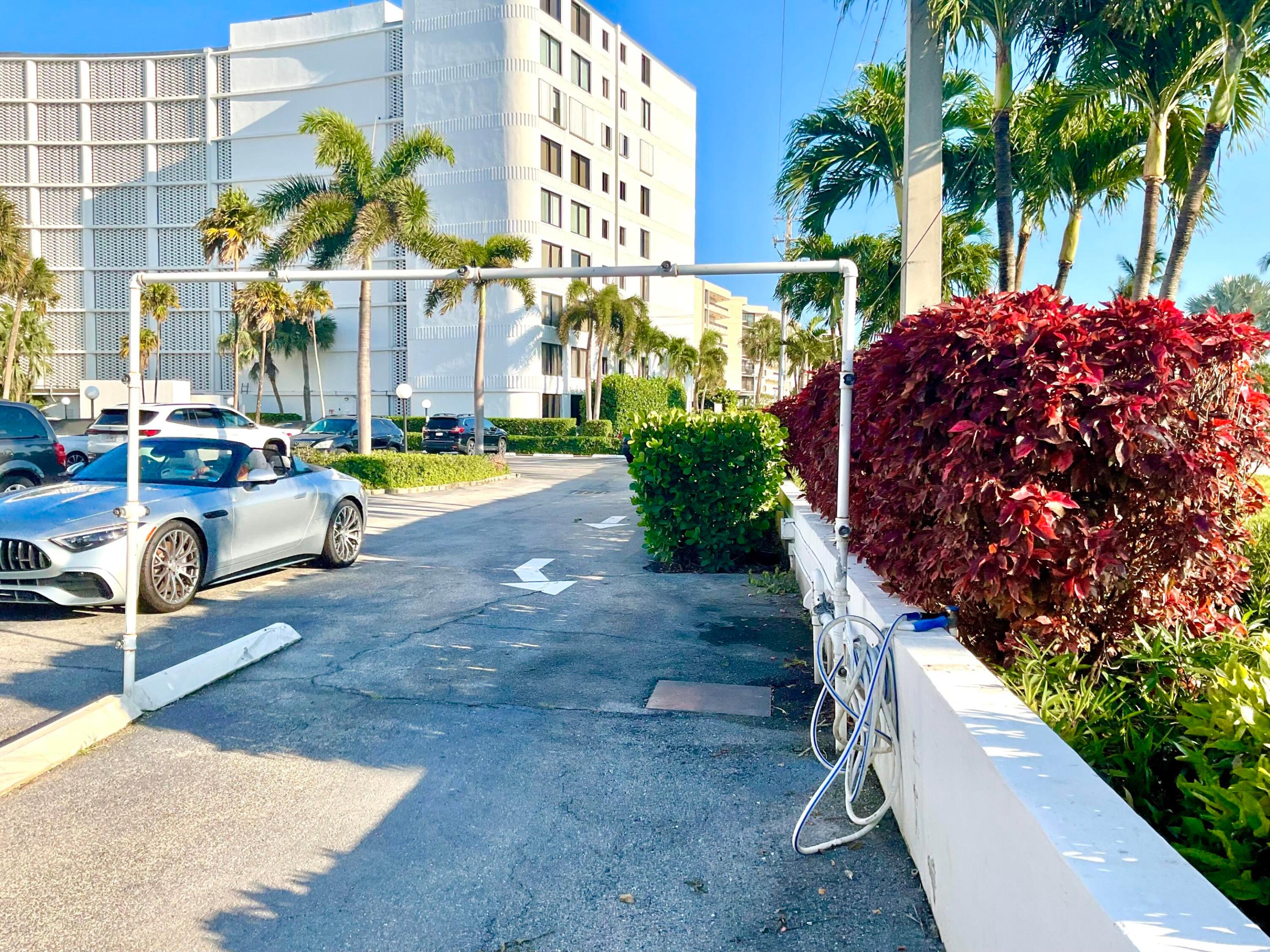 MAYFAIR HOUSE CONDO - Residential