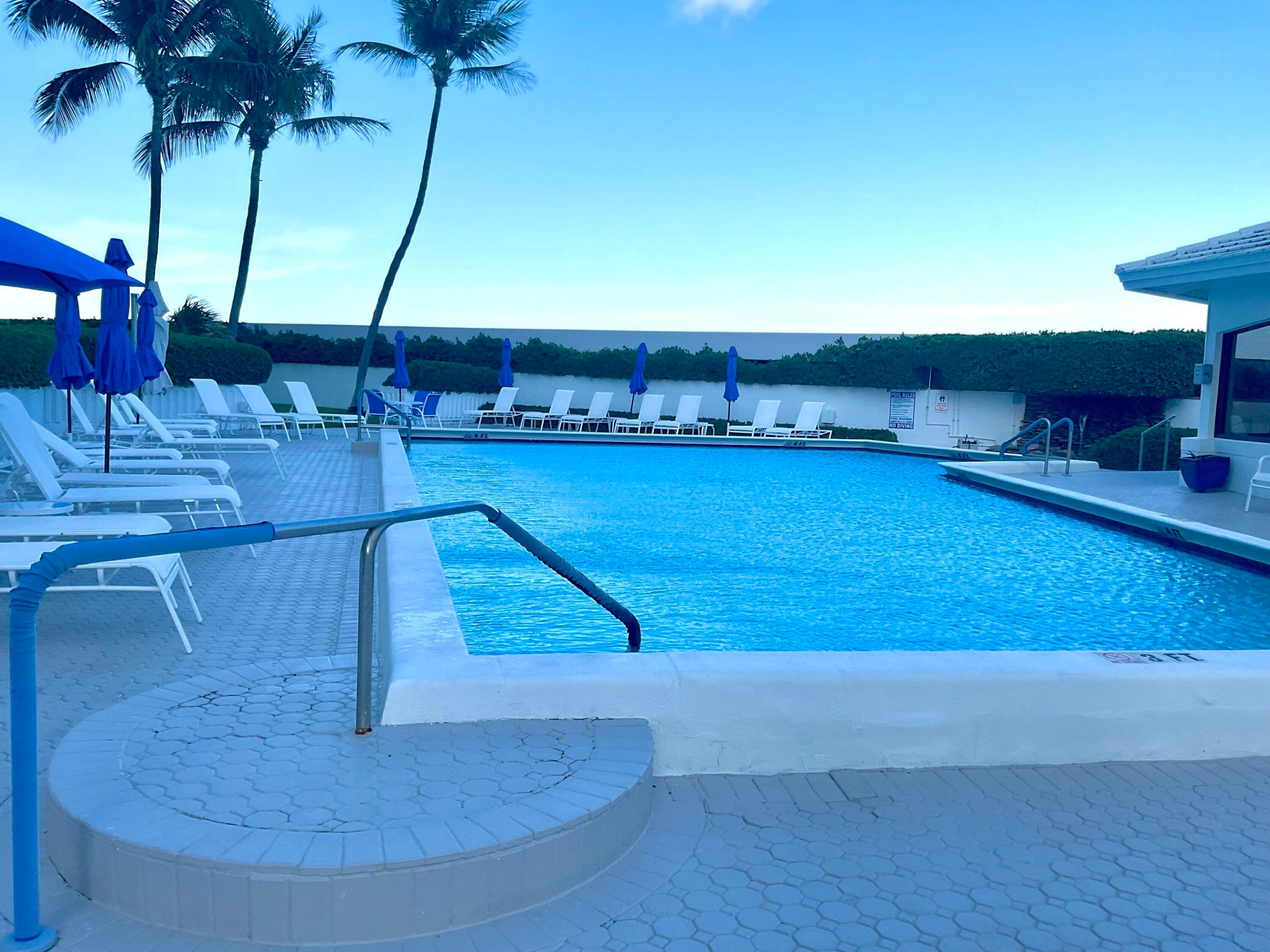 MAYFAIR HOUSE CONDO - Residential