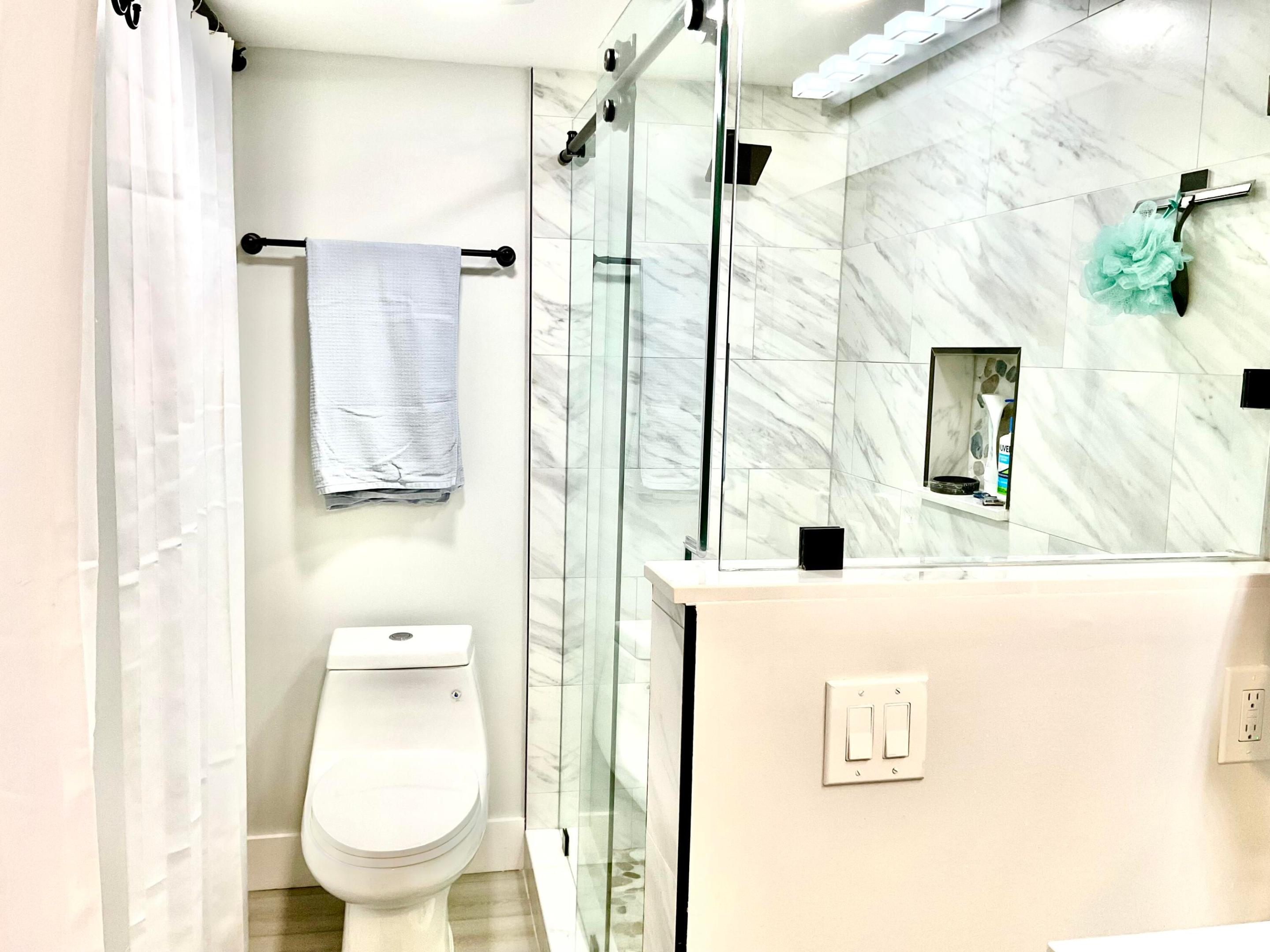 MAYFAIR HOUSE CONDO - Residential