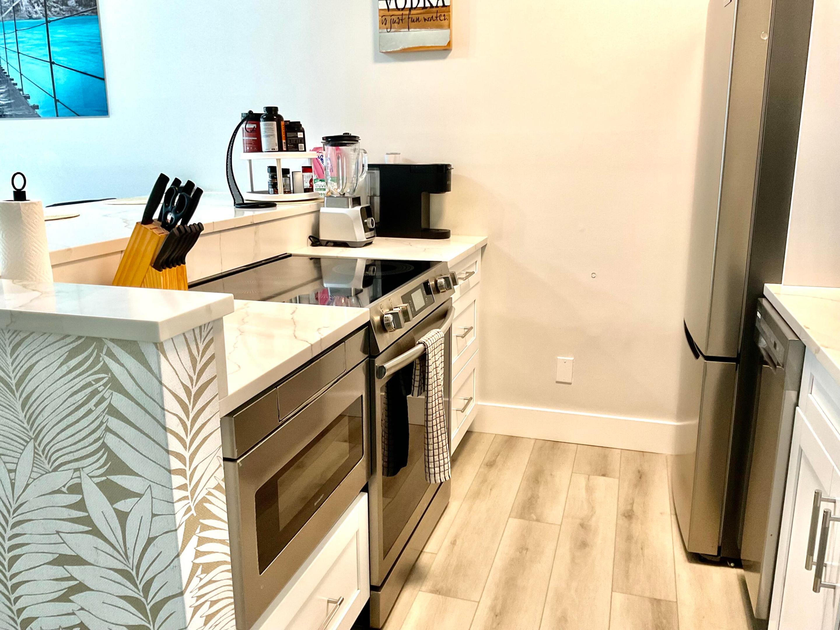MAYFAIR HOUSE CONDO - Residential