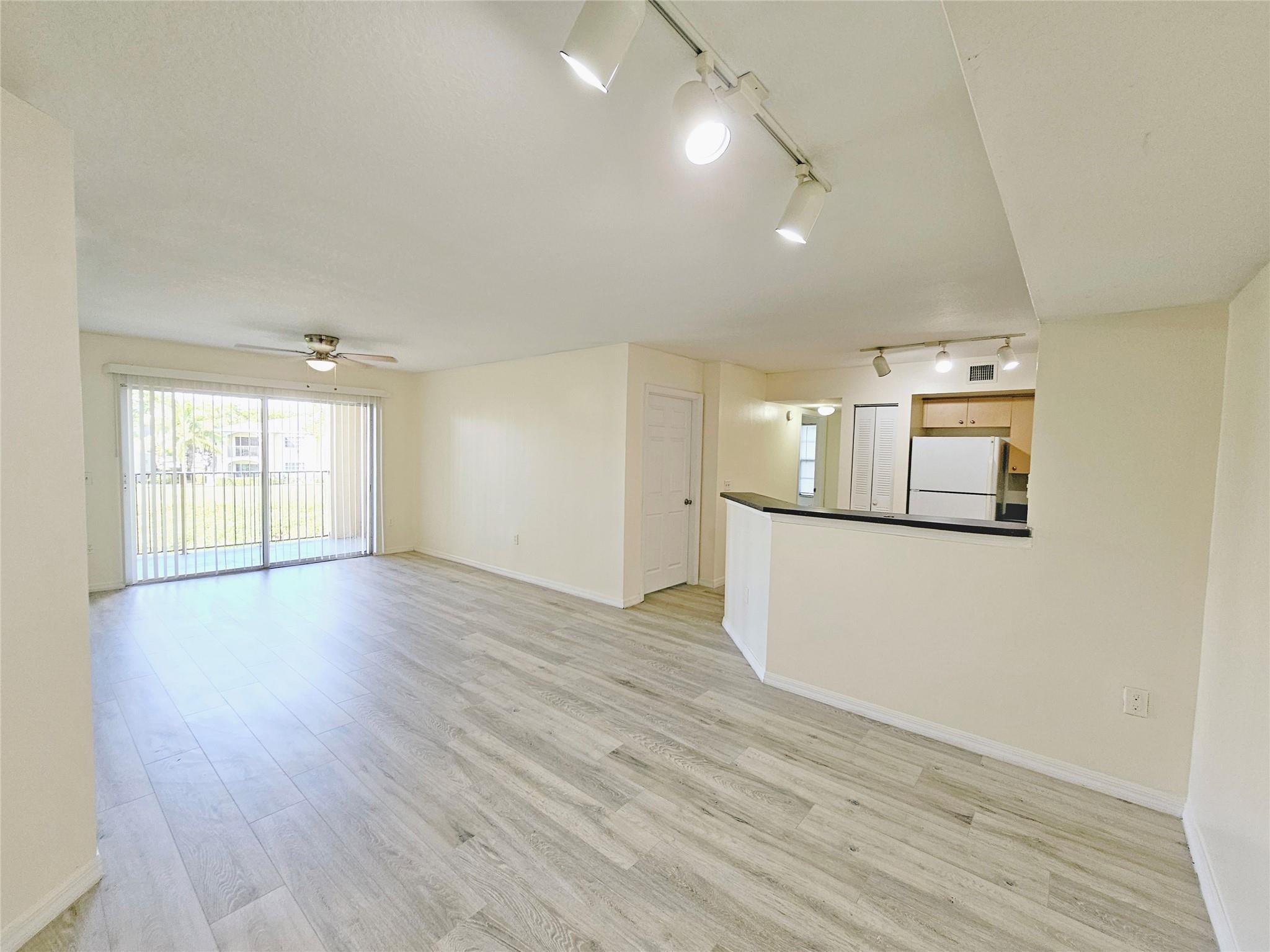 AMAZING OPPORTUNITY TO LIVE IN A 3/2 APARTMENT located in Emerald Isles Condo, a gated resort style community that offers a variety of amenities such as beautiful resort style pool, hot tub with massaging jets, full gym, racquetball/basketball court, tennis court, volleyball court and children's playground. Laminate Floors in living areas and bedrooms, ceramic floors in bathrooms and kitchen. Washer/Dryer in unit. water, sewer, cable and internet are included. Minutes away from shopping, entertainment, nightlife and all West Palm Beach city has to offer. DO NOT MISS THIS OPPORTUNITY TO LIVE IN THIS DESIRABLE COMMUNITY, IT WILL NOT LAST LONG.
MIN CREDIT SCORE REQUIRED: +700.
TENANT OCCUPIED UNTIL 10/01/2025
