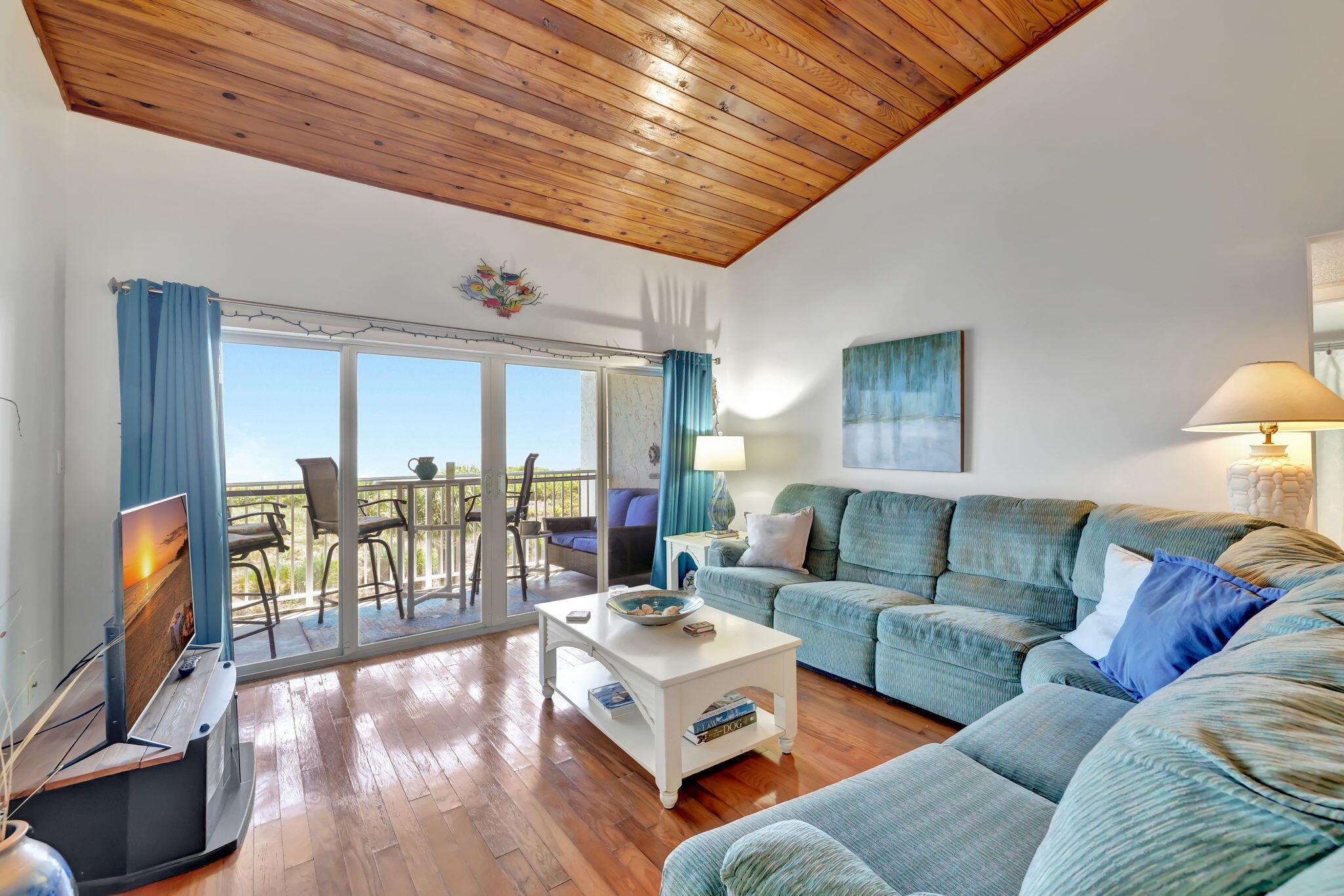 CAPSTAN I CONDOMINIUM - Residential