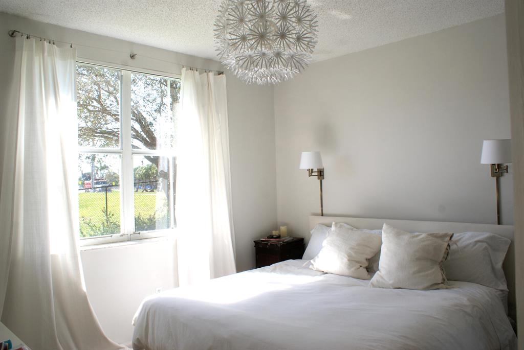 Tastefully furnished 2 BR/ 2 BA ground floor corner unit offered both Off season ($1500) or annual ($1800)Community amenities include pool, exercise room, picnic area and play area. Just Minutes away from shopping, polo grounds and equestrian venues.