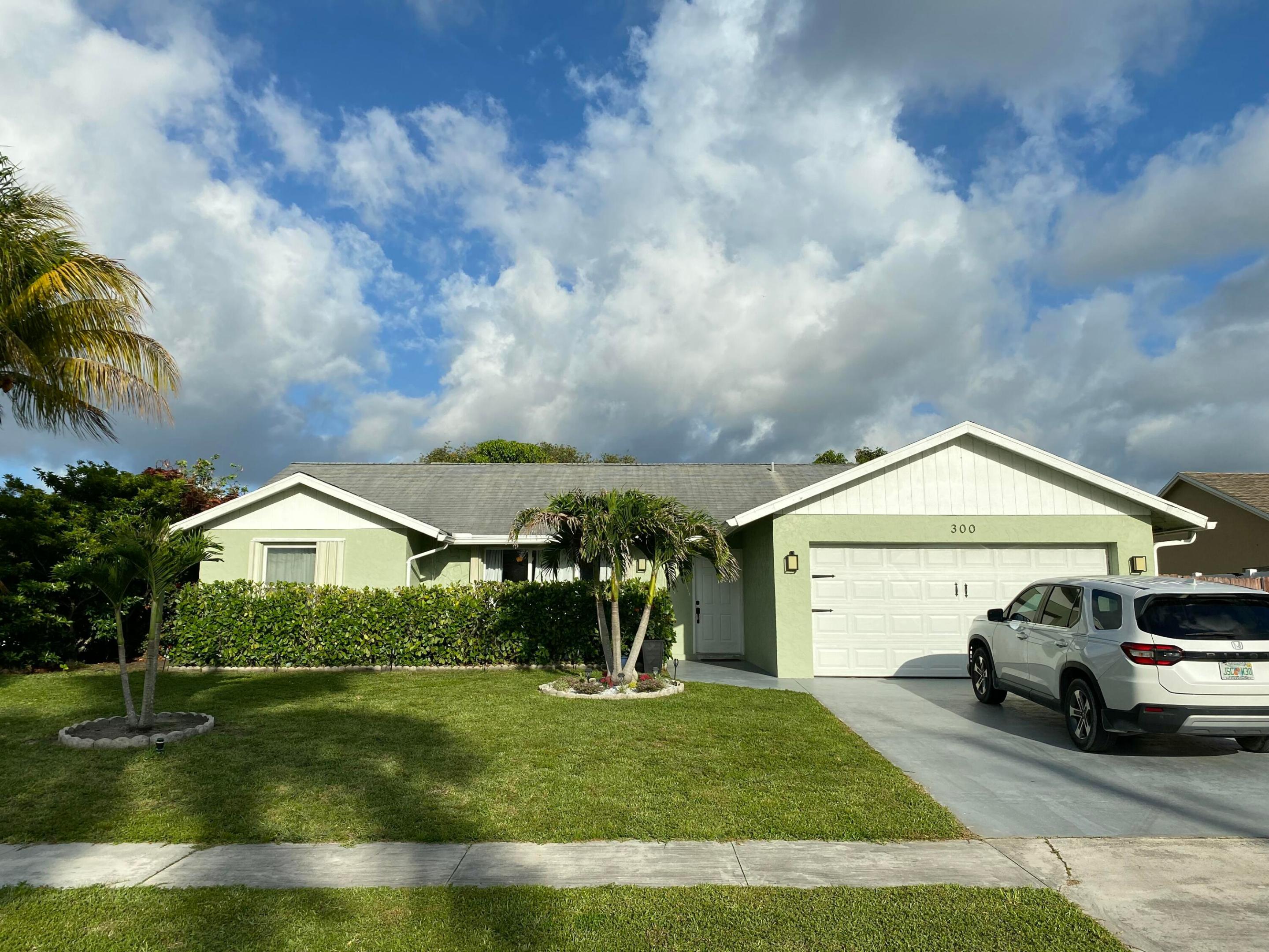 300 La Mancha Avenue