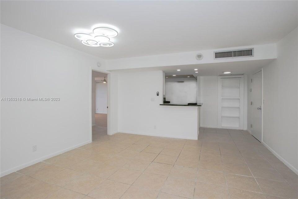 2400 Presidential Way 403