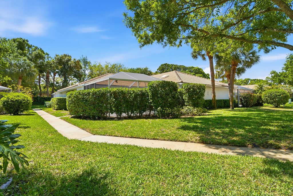 Photo of 9502 Chapman Oak Court, Palm Beach Gardens, FL 33410 (MLS # B26018749)