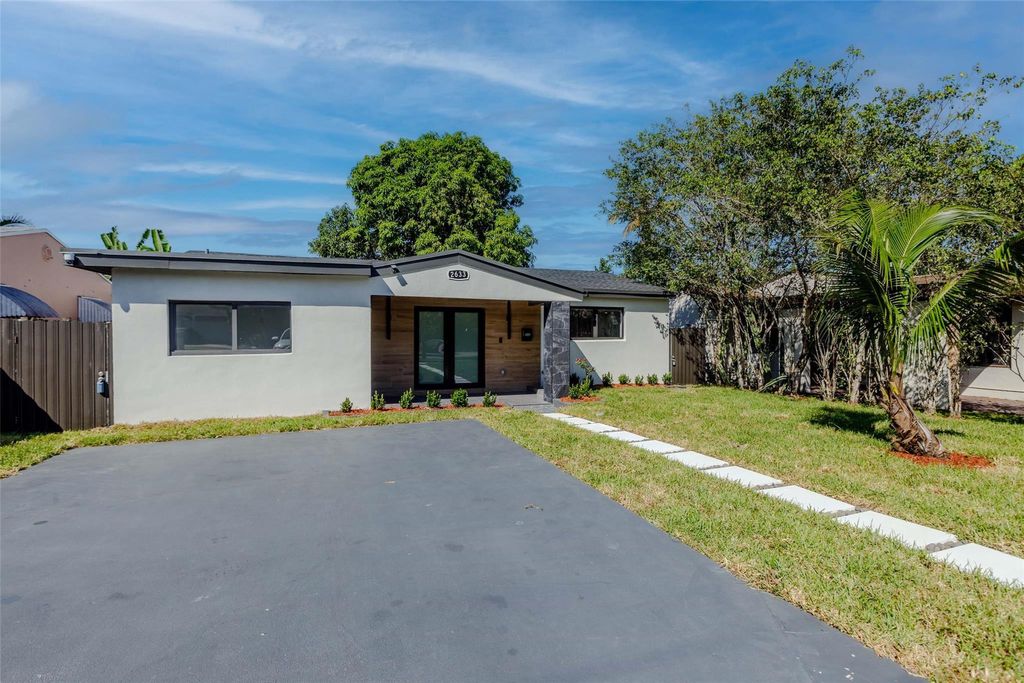 Photo of 2633 NW Taft Street, Hollywood, FL 33020 (MLS # B26041147)