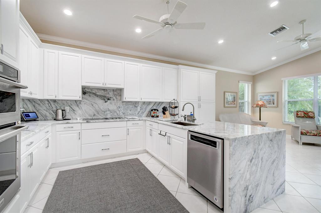 VALENCIA FALLS 9 - Residential