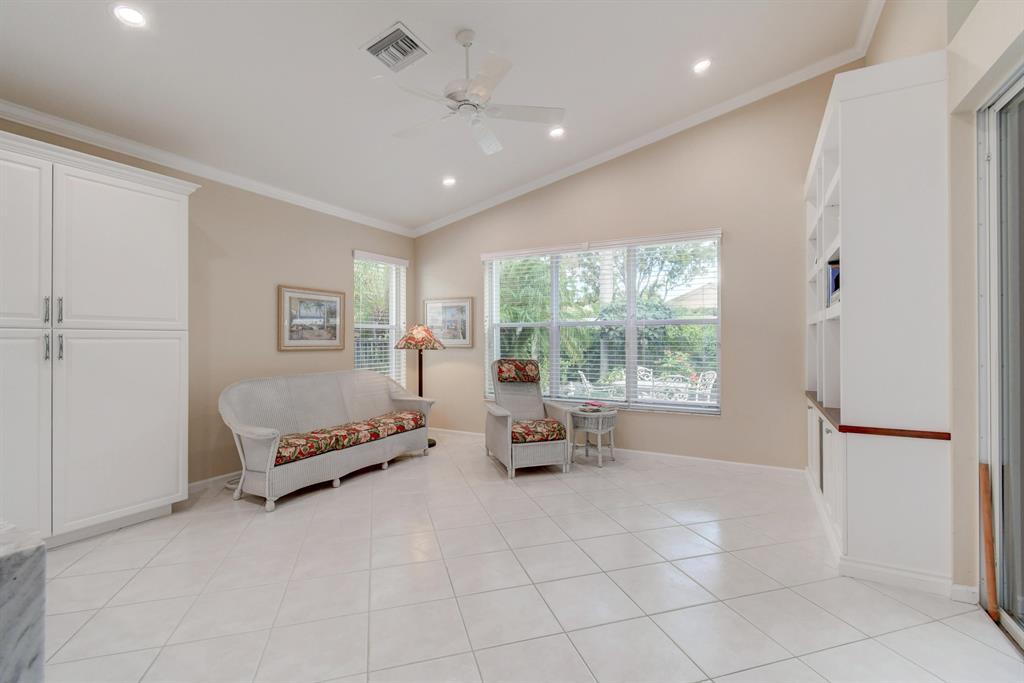 VALENCIA FALLS 9 - Residential