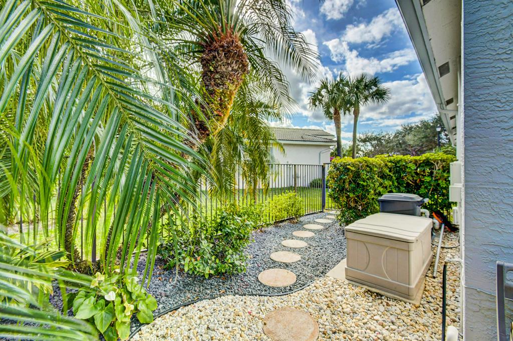 VALENCIA FALLS 9 - Residential