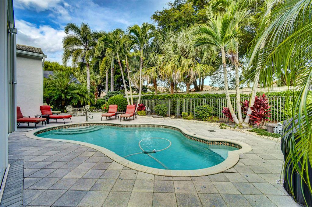 VALENCIA FALLS 9 - Residential