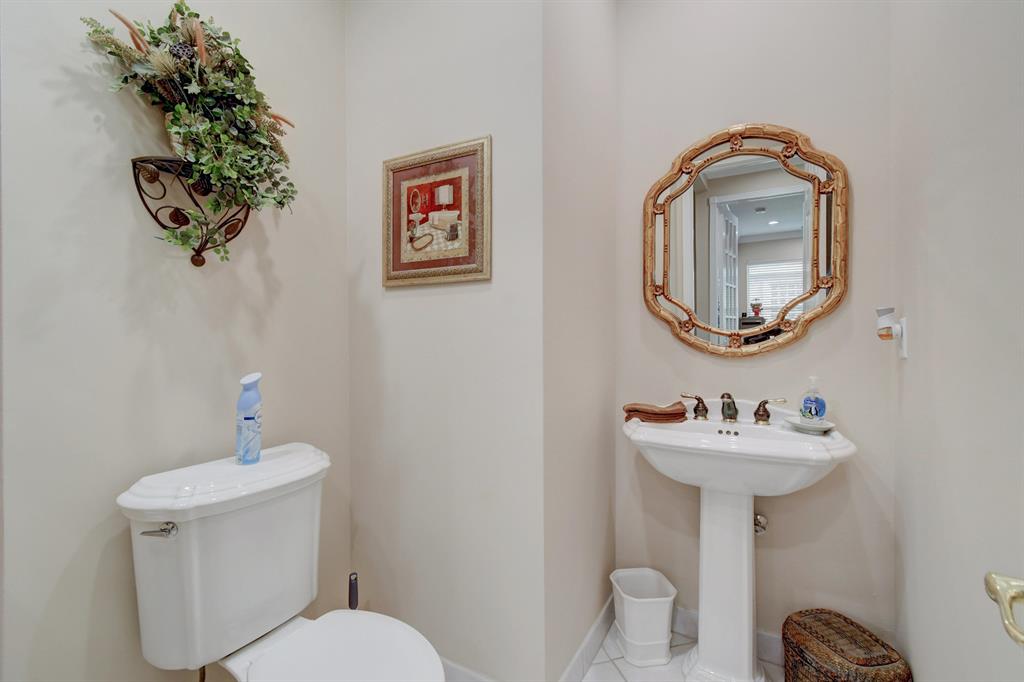 VALENCIA FALLS 9 - Residential