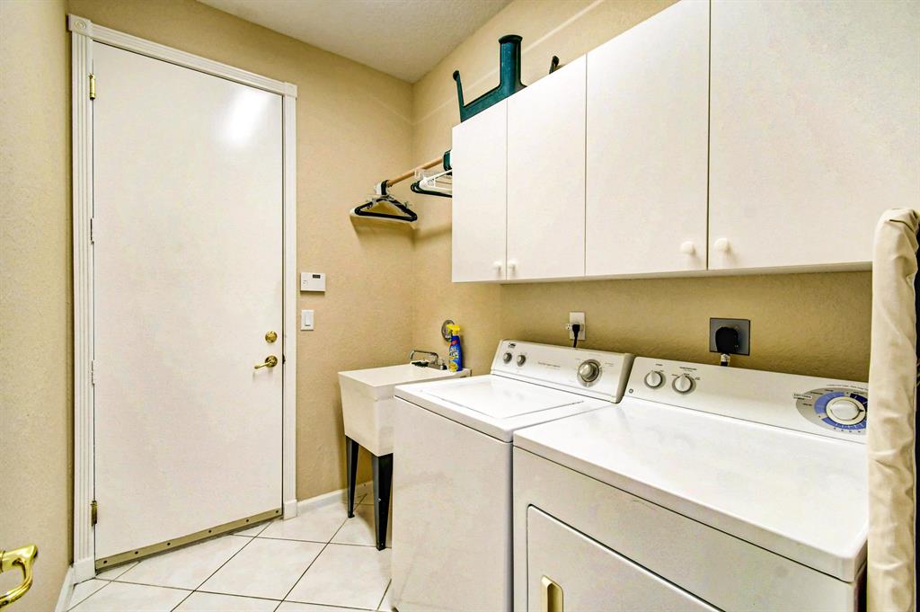 VALENCIA FALLS 9 - Residential