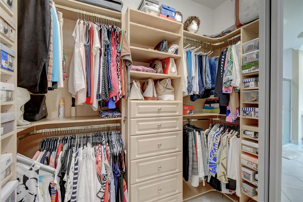 VALENCIA FALLS 9 - Residential