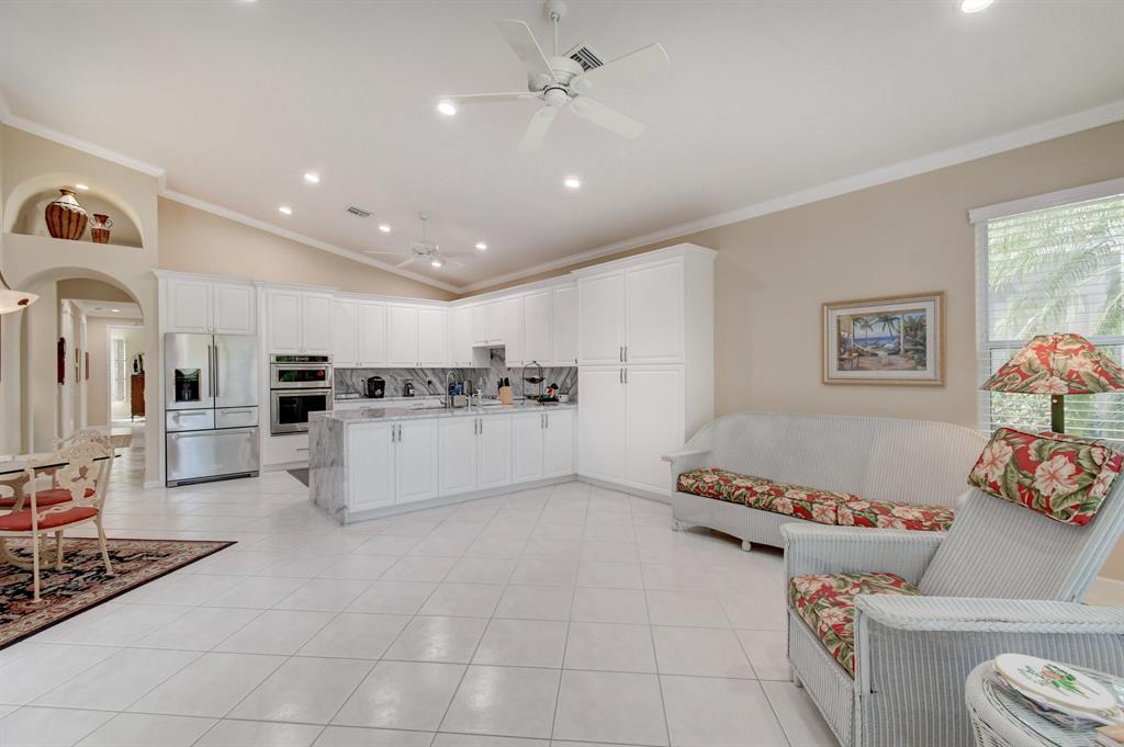 VALENCIA FALLS 9 - Residential