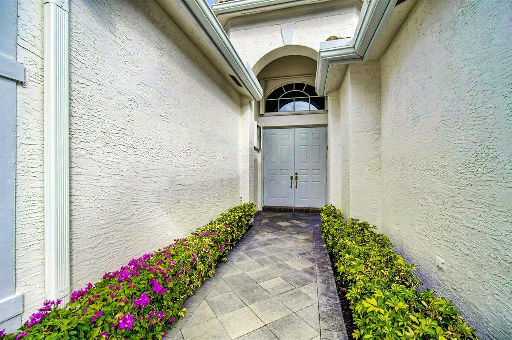 VALENCIA FALLS 9 - Residential