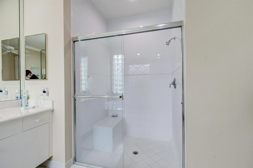 VALENCIA FALLS 9 - Residential