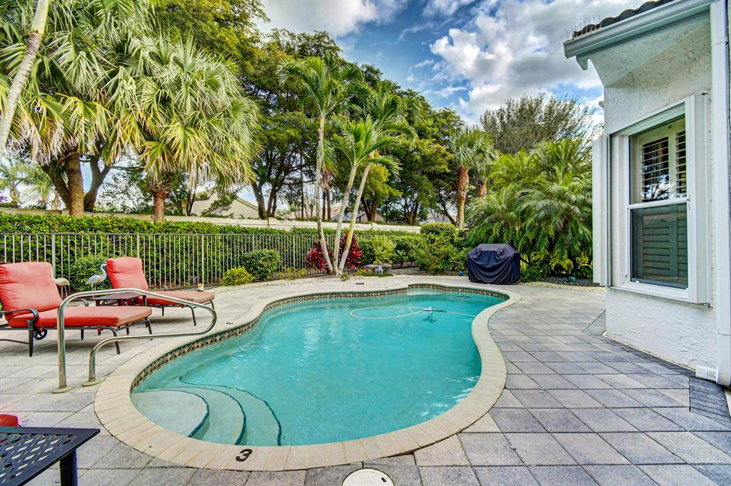 VALENCIA FALLS 9 - Residential