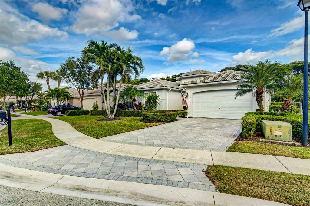 VALENCIA FALLS 9 - Residential