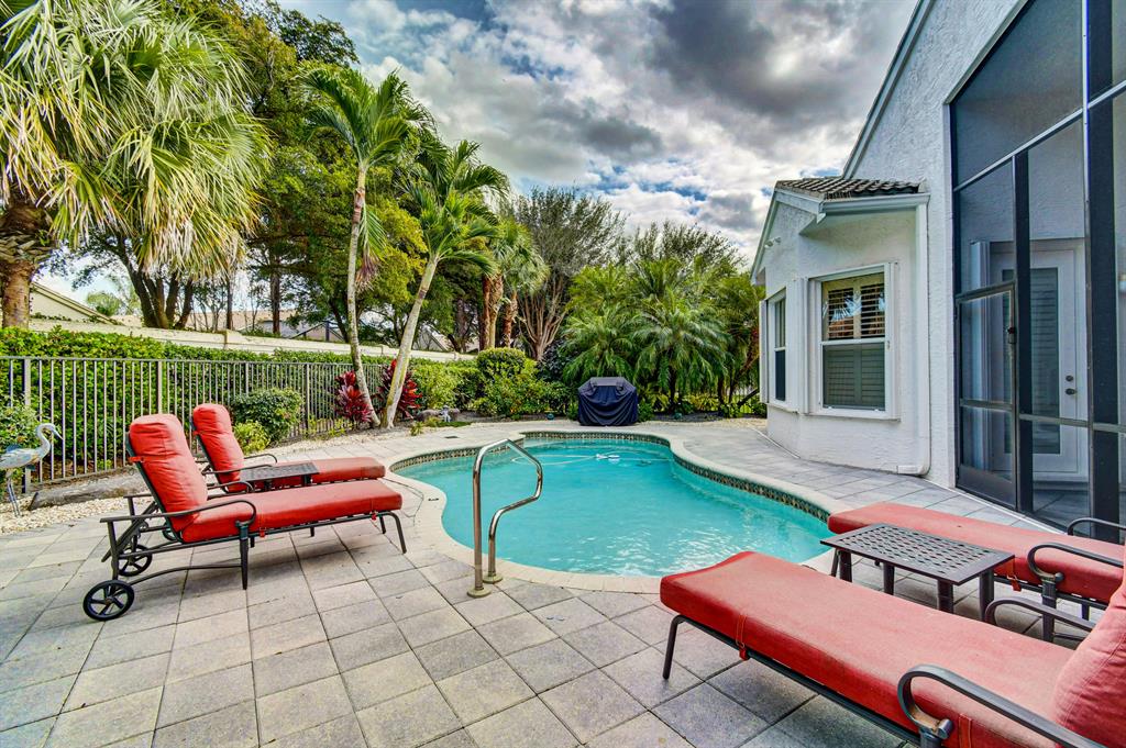 VALENCIA FALLS 9 - Residential