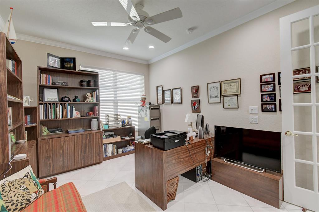 VALENCIA FALLS 9 - Residential