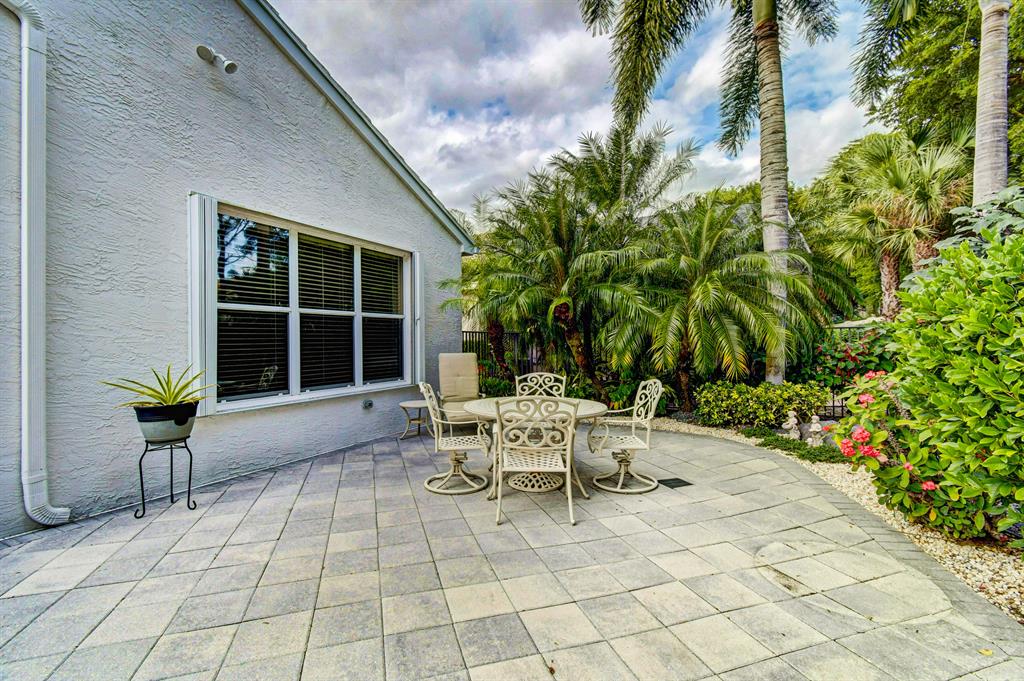 VALENCIA FALLS 9 - Residential