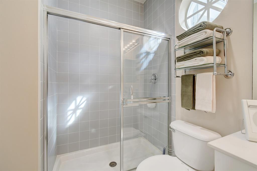 VALENCIA FALLS 9 - Residential