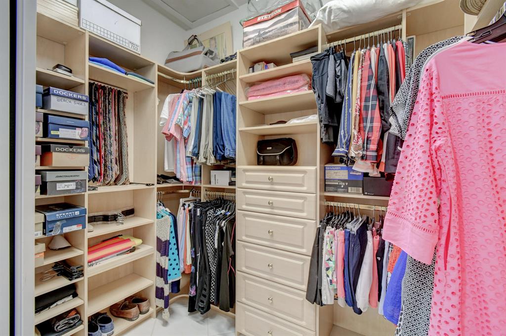 VALENCIA FALLS 9 - Residential