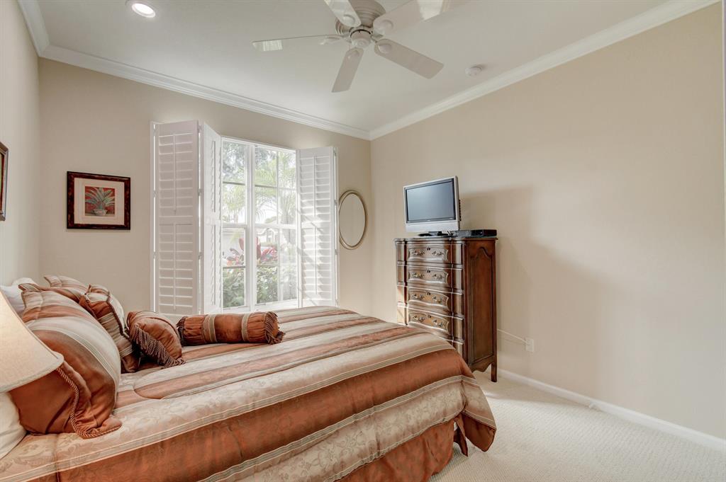 VALENCIA FALLS 9 - Residential