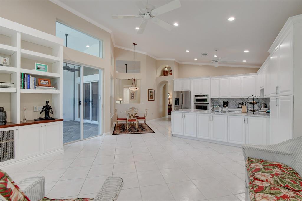 VALENCIA FALLS 9 - Residential