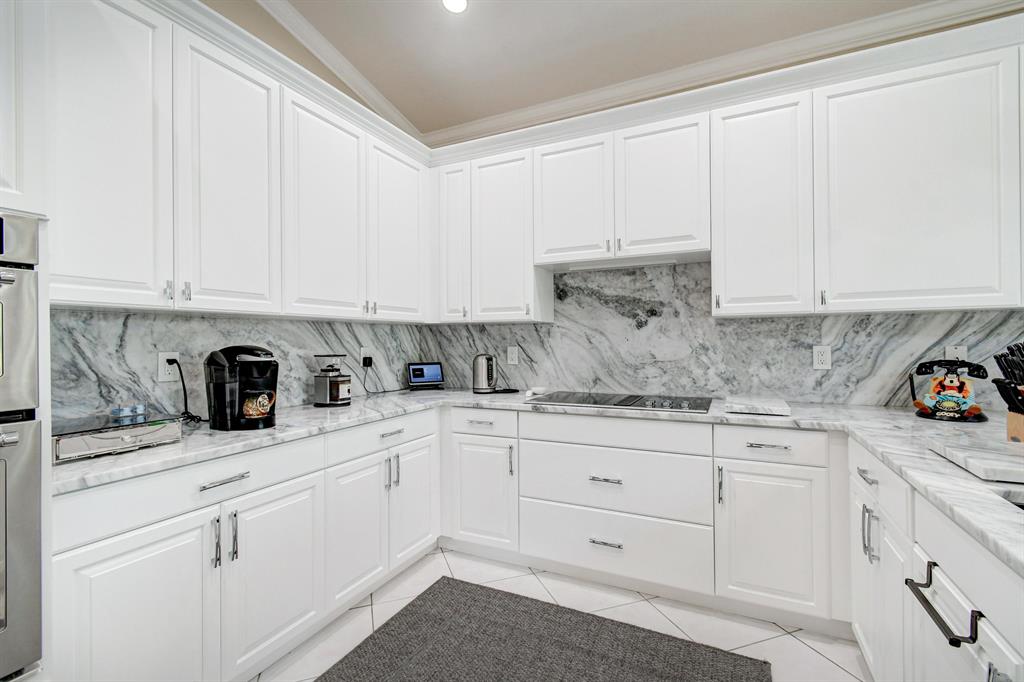 VALENCIA FALLS 9 - Residential