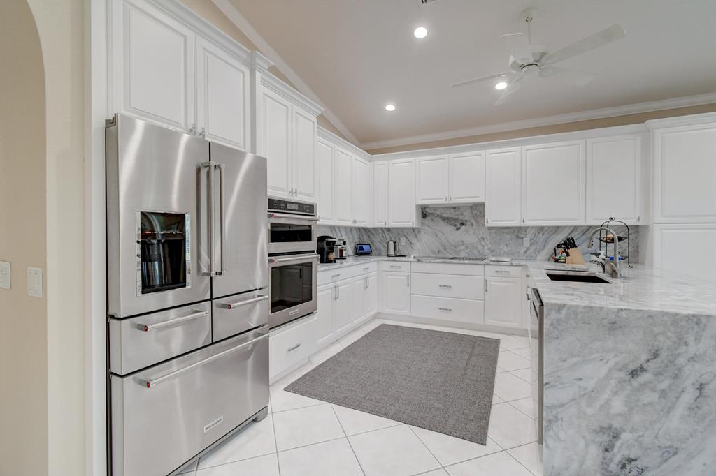 VALENCIA FALLS 9 - Residential