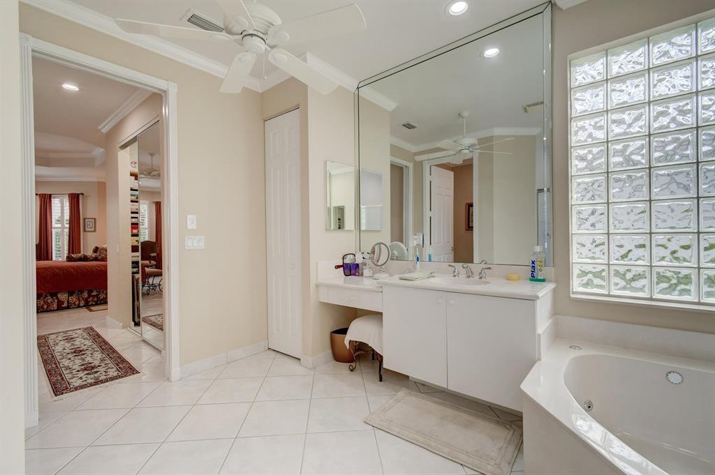 VALENCIA FALLS 9 - Residential