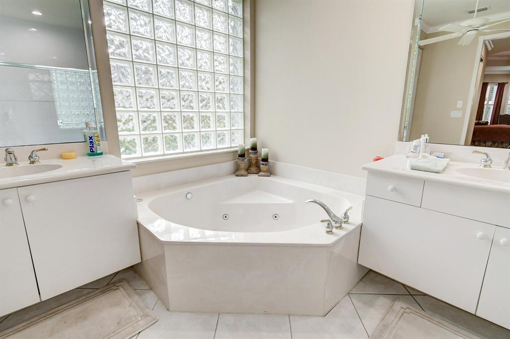 VALENCIA FALLS 9 - Residential