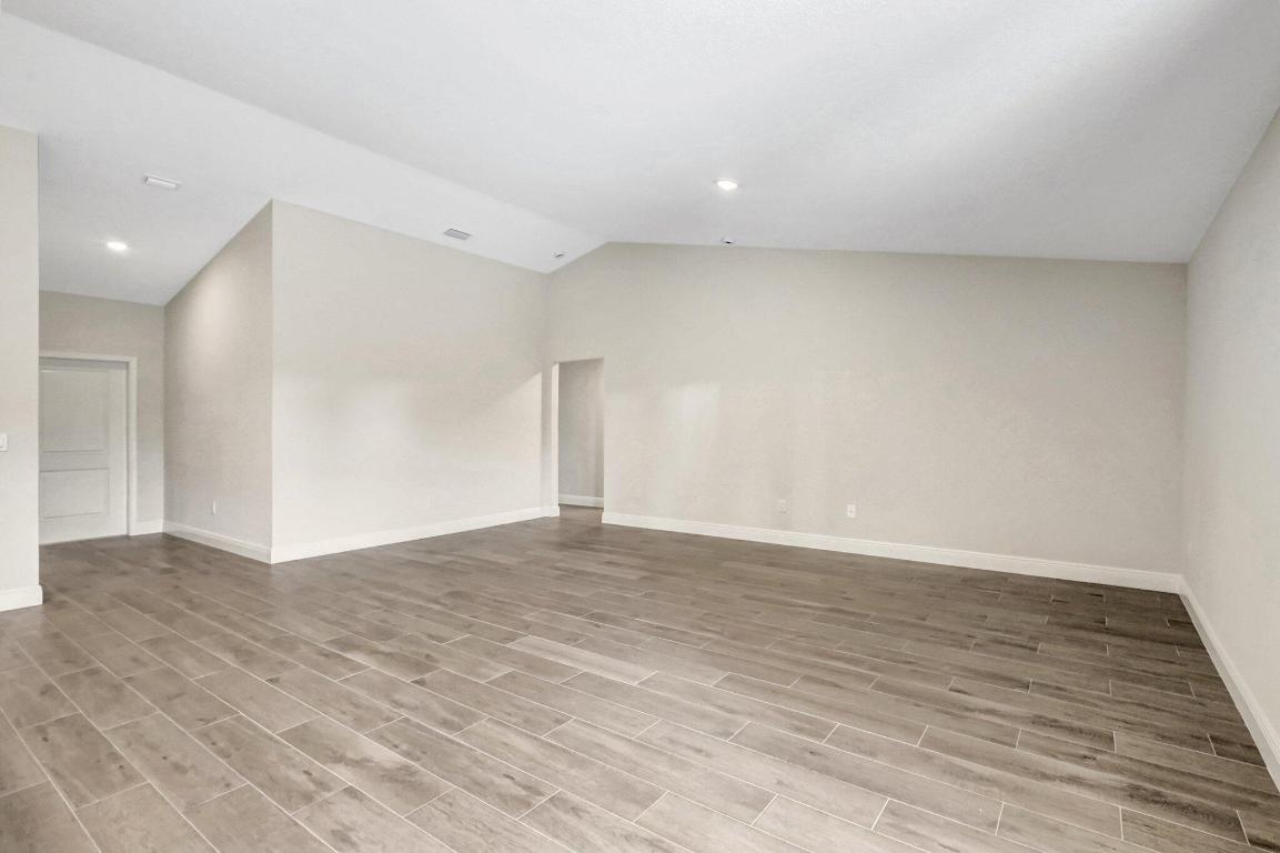 1886 SW Success Street