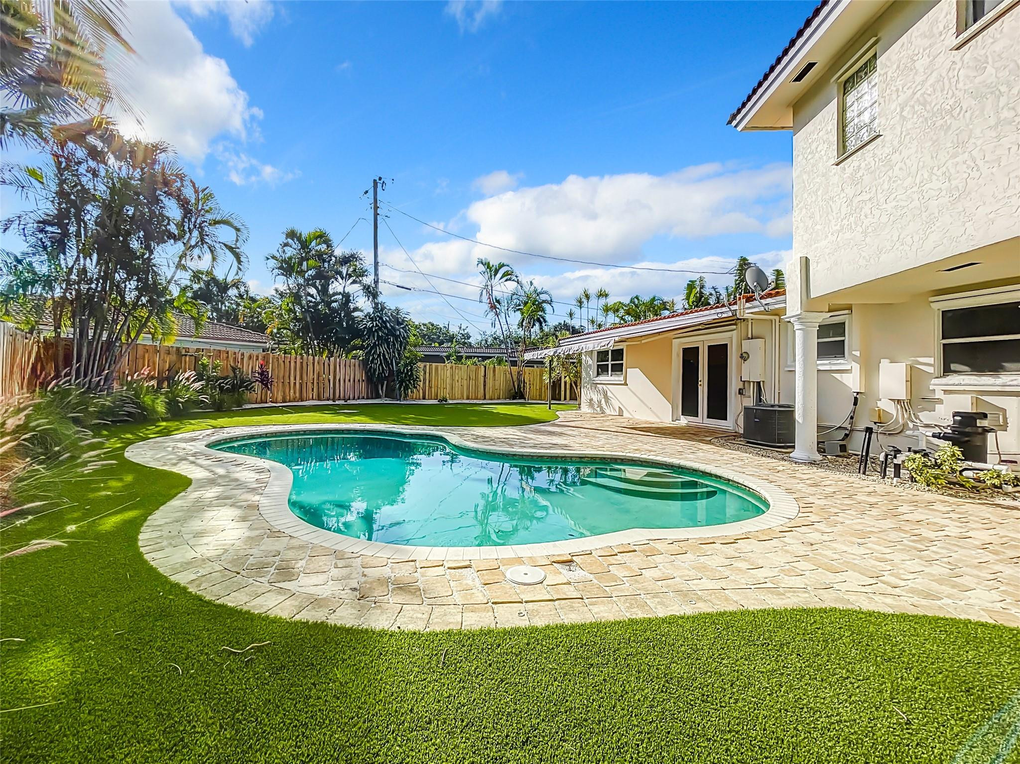 JENADA ISLE - Residential