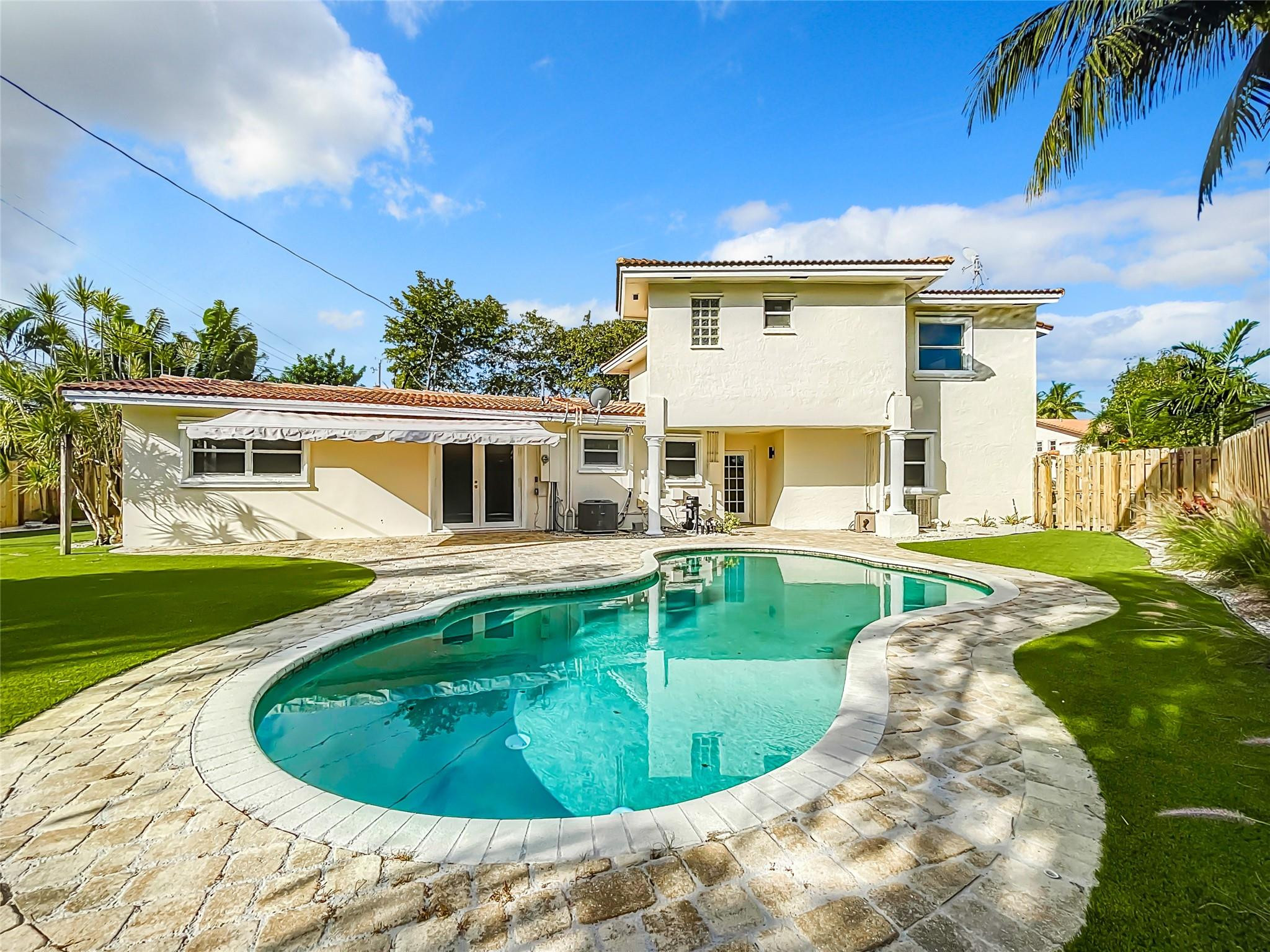 JENADA ISLE - Residential