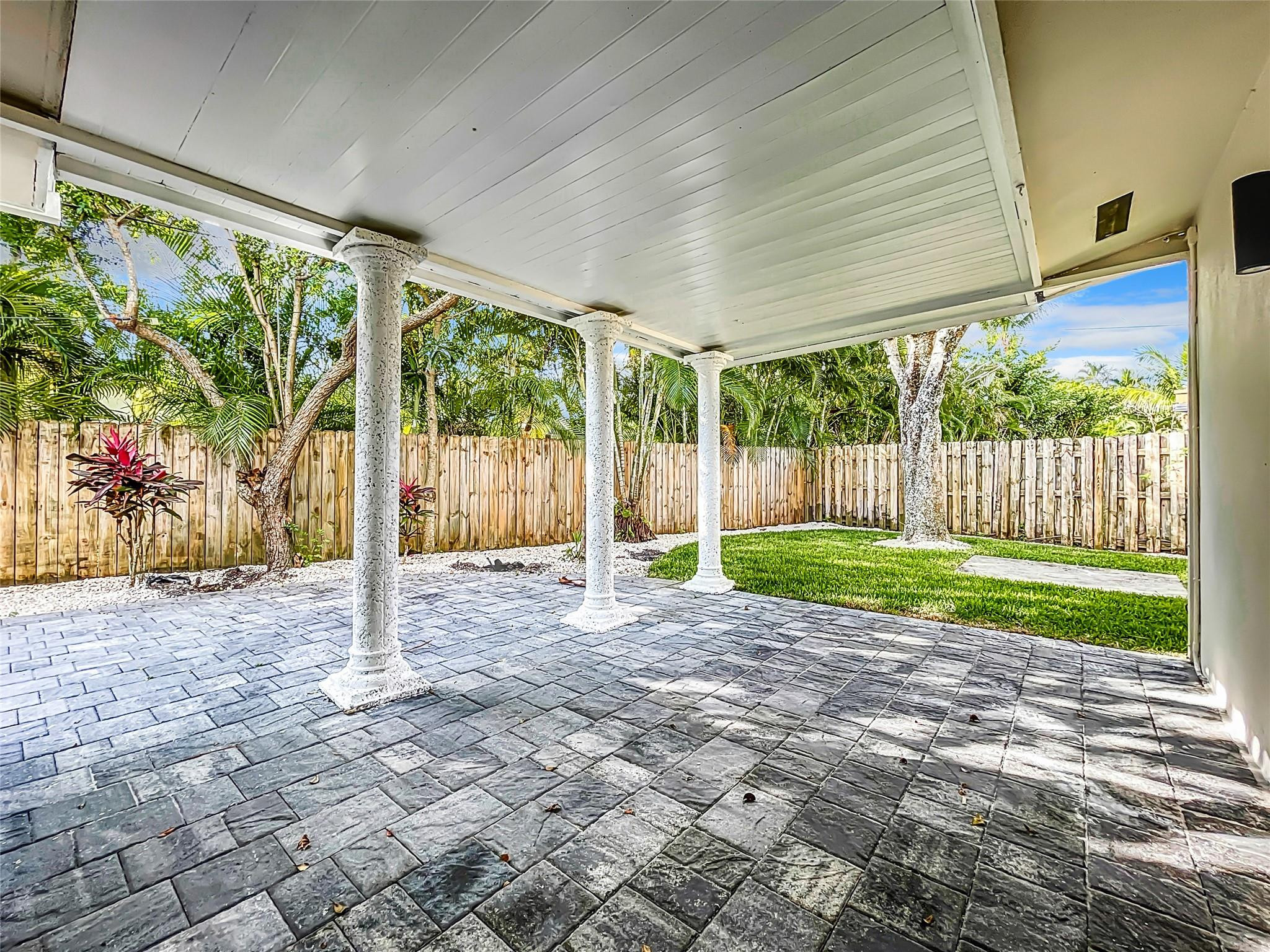 JENADA ISLE - Residential