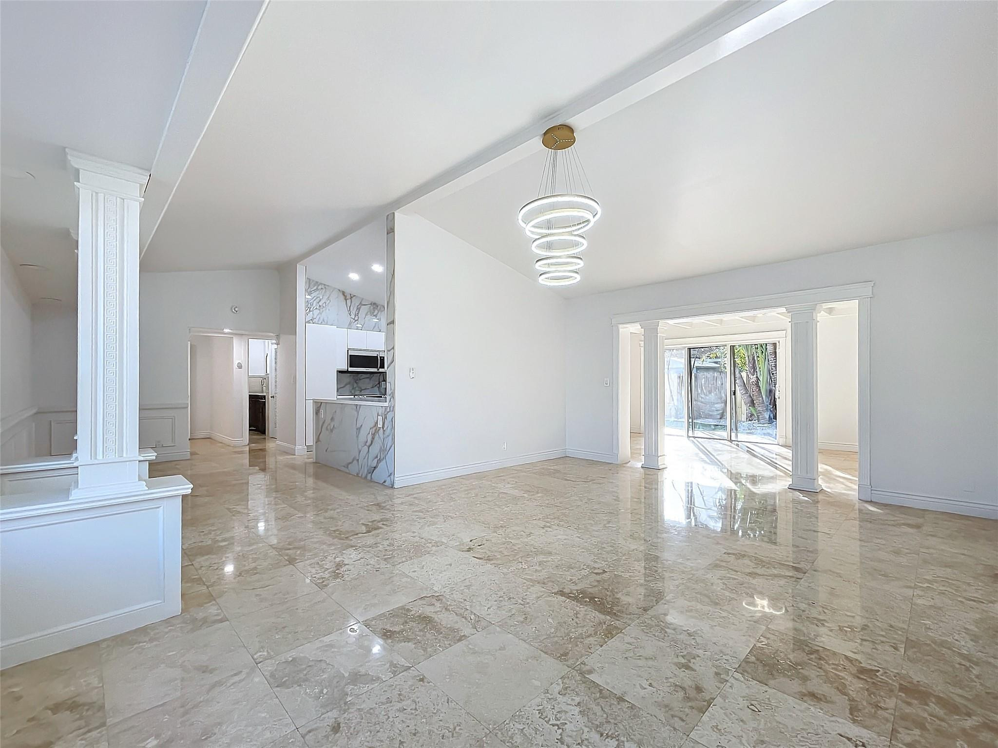 JENADA ISLE - Residential
