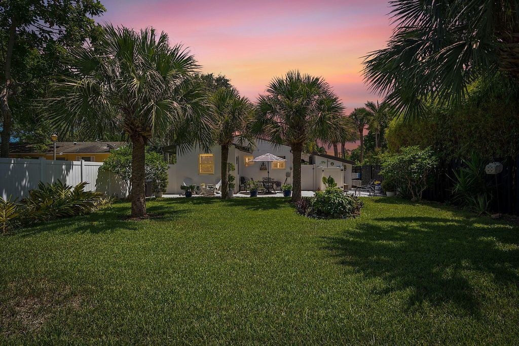 Photo of 249 NE 9th Street, Delray Beach, FL 33444 (MLS # R11006993)