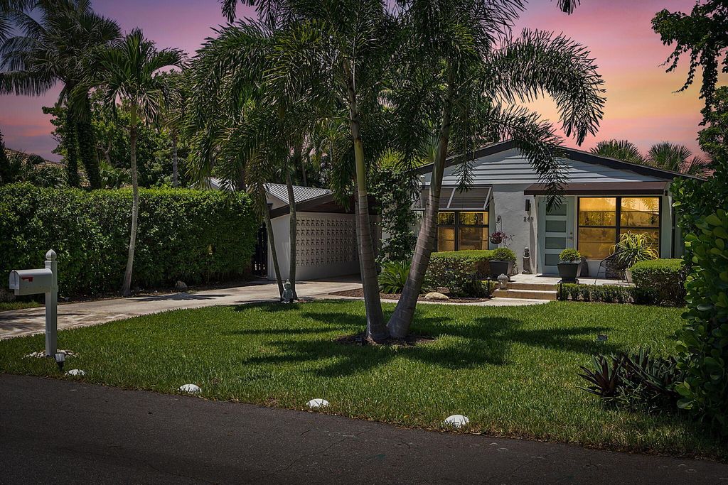 Photo of 249 NE 9th Street, Delray Beach, FL 33444 (MLS # R11006993)