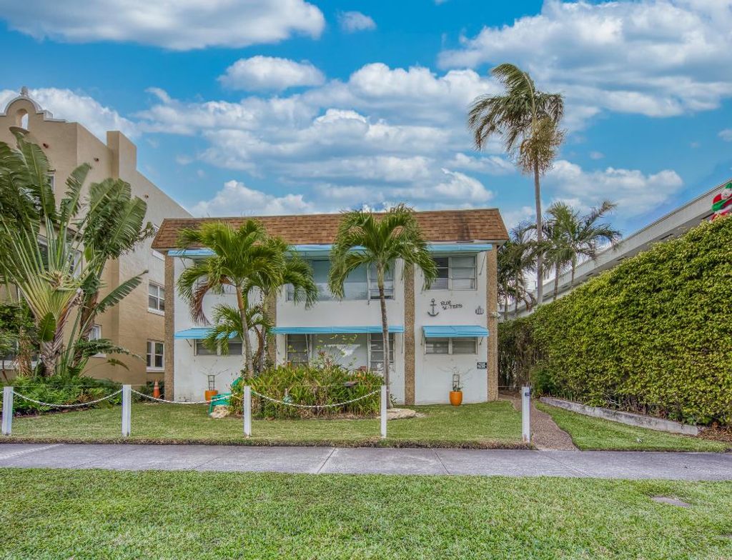 Photo of 119 S Golfview Rd #2, Lake Worth Beach, FL 33460 (MLS # R11060047)